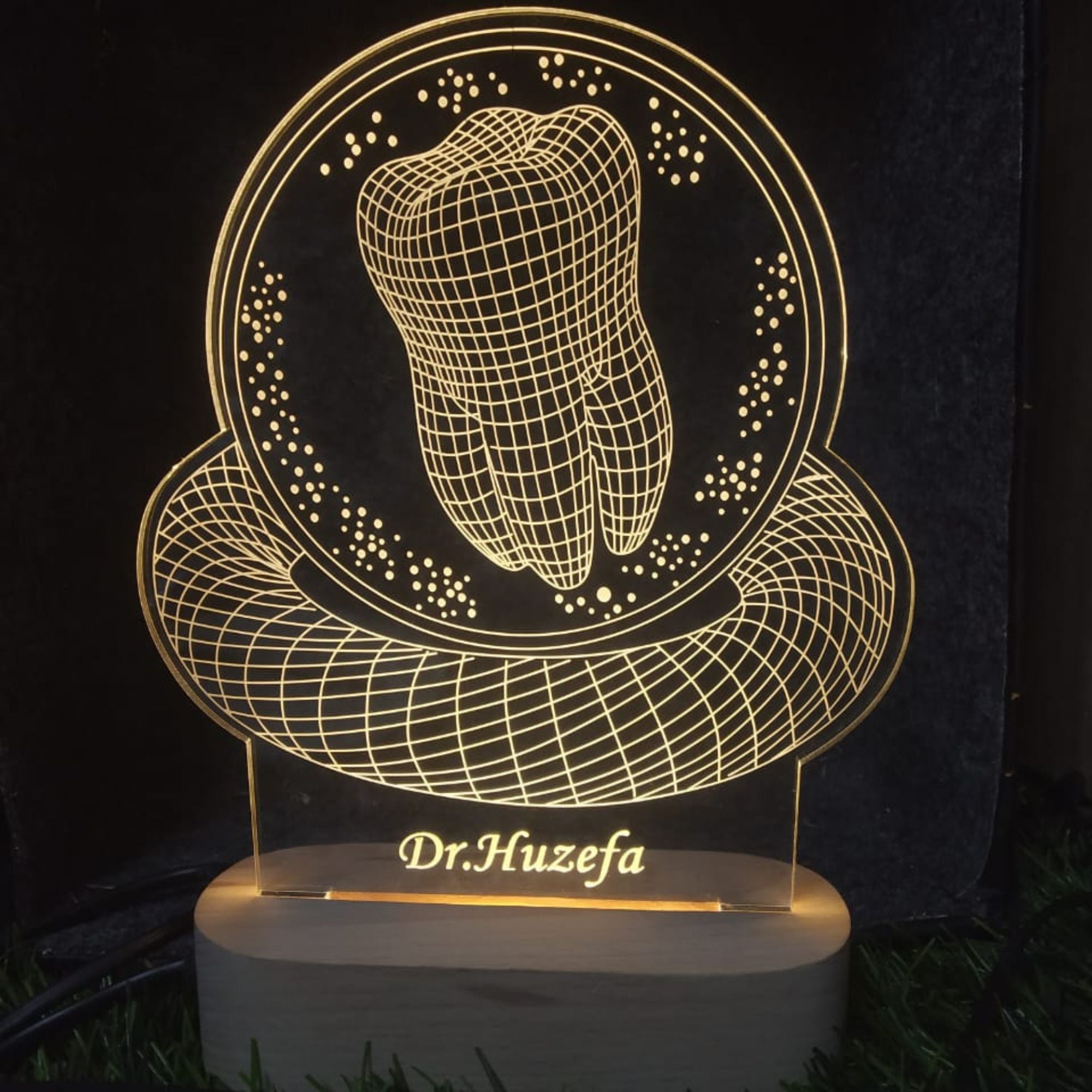Shayona Gift Shop-Personalized Dentist Tooth Emblem 3D Acrylic LED Night Light | Custom Doctor Name Engraved Desk Lamp with Wooden Base | Professional Gift for Dentists, Dental Surgeons & Students